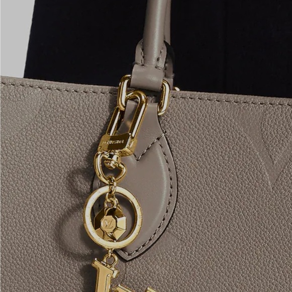 Louis Vuitton LV Facettes key ring and charm!   Like new. - Picture 5 of 5